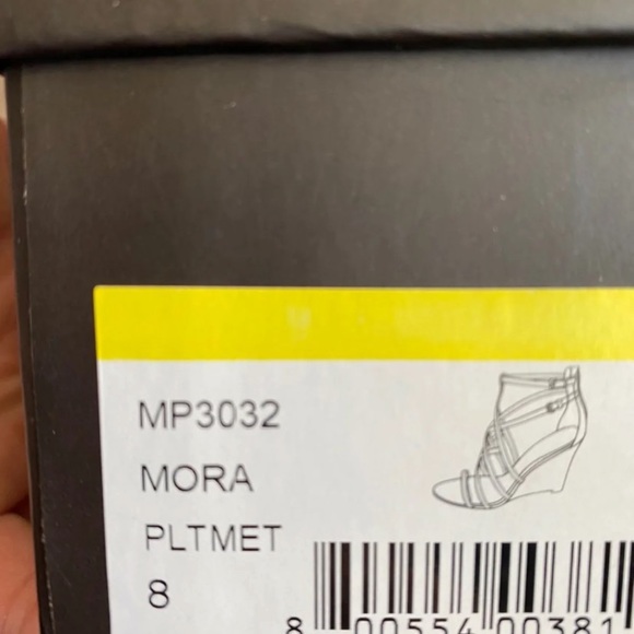 Baddy mischka size 8 wedge heels - Picture 5 of 6